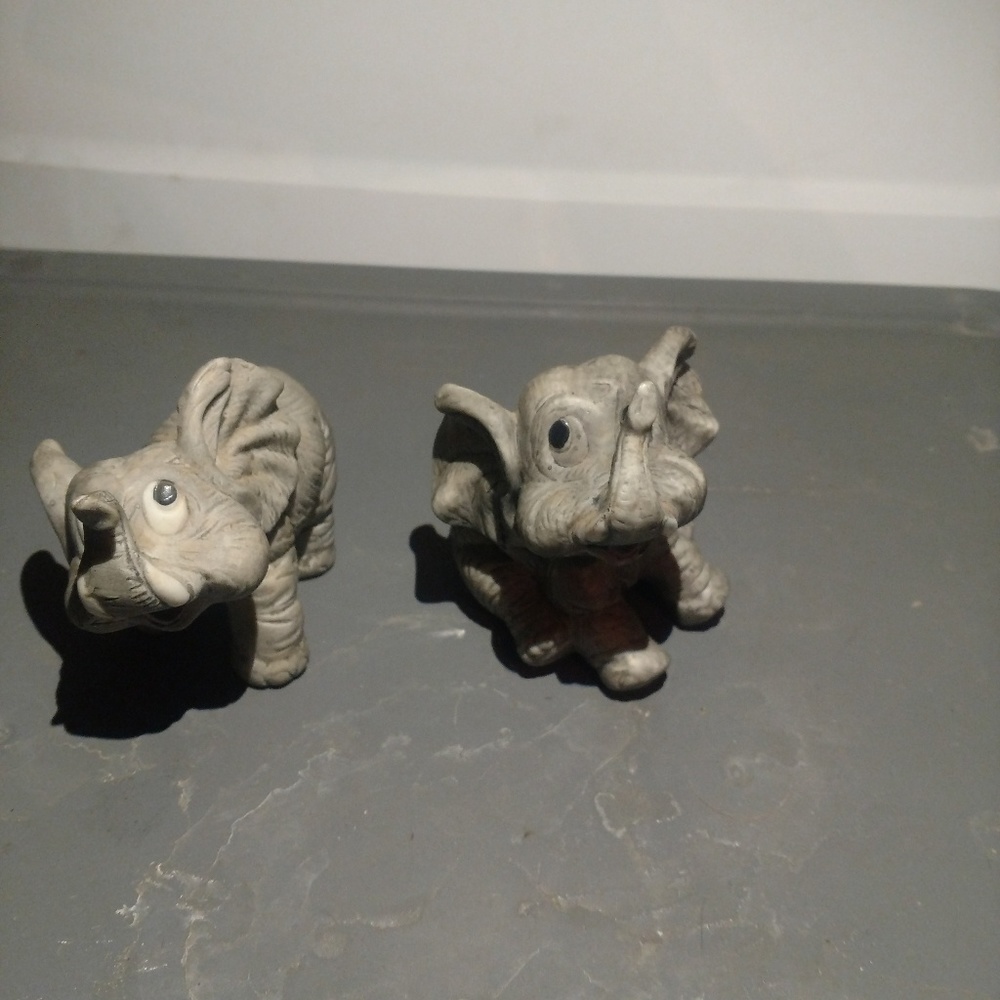 Collection items - Picture 4 of 6